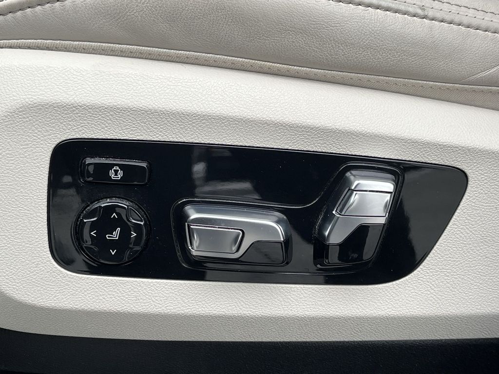 Thumbnail: 2023 BMW X5 - 12