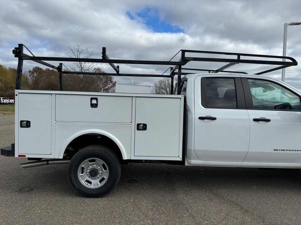 2024 GMC Sierra 2500HD Pro 24