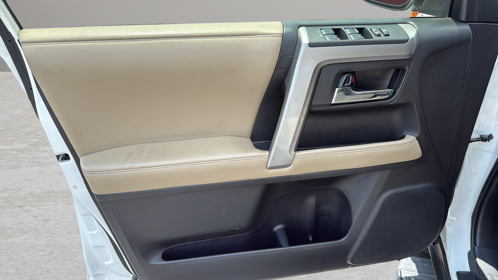 2018 Toyota 4Runner SR5 Premium - 9