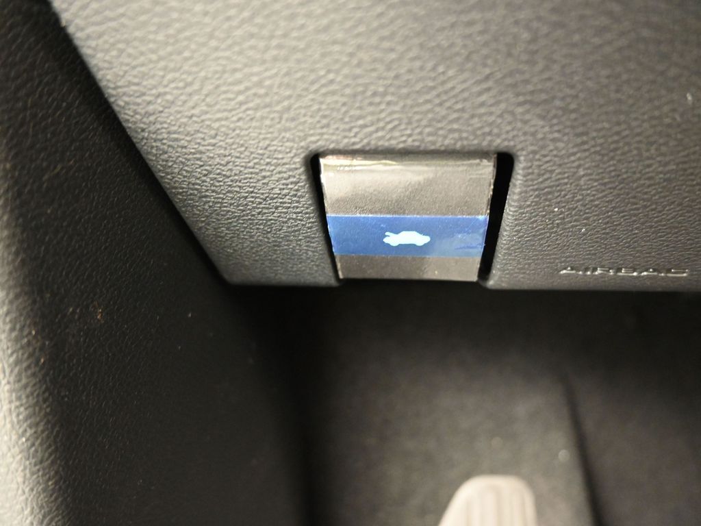 New 2026 Silver Mist Clearcoat Chrysler LX image 25