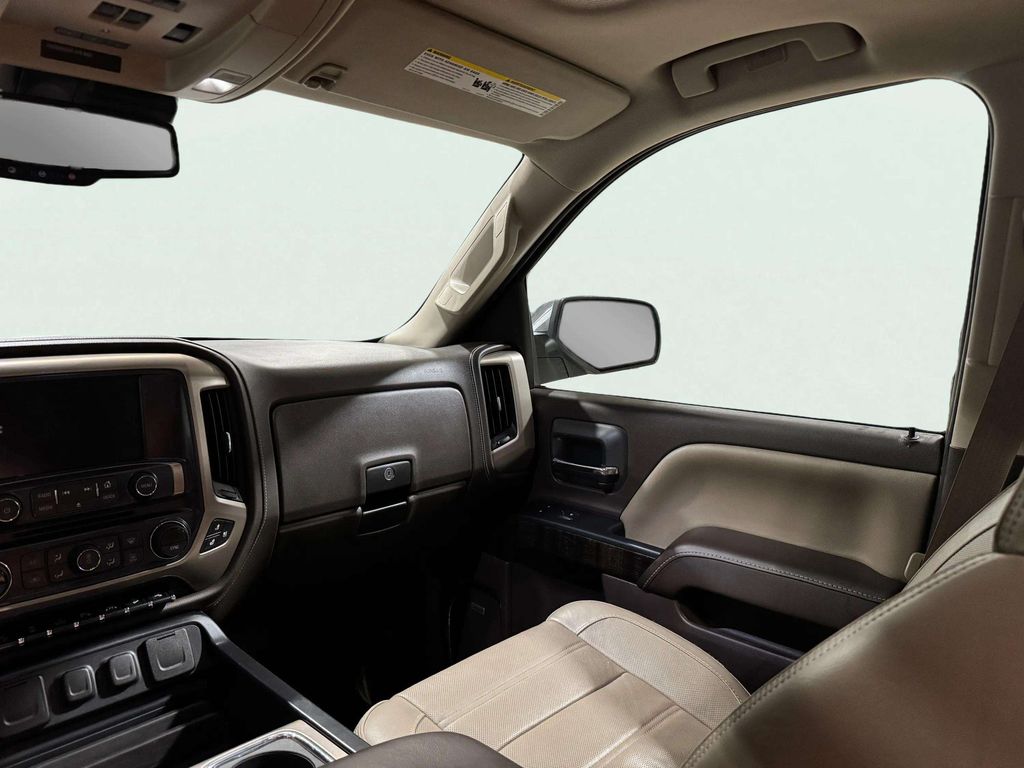Used 2016 White Frost Tricoat GMC Denali image 11