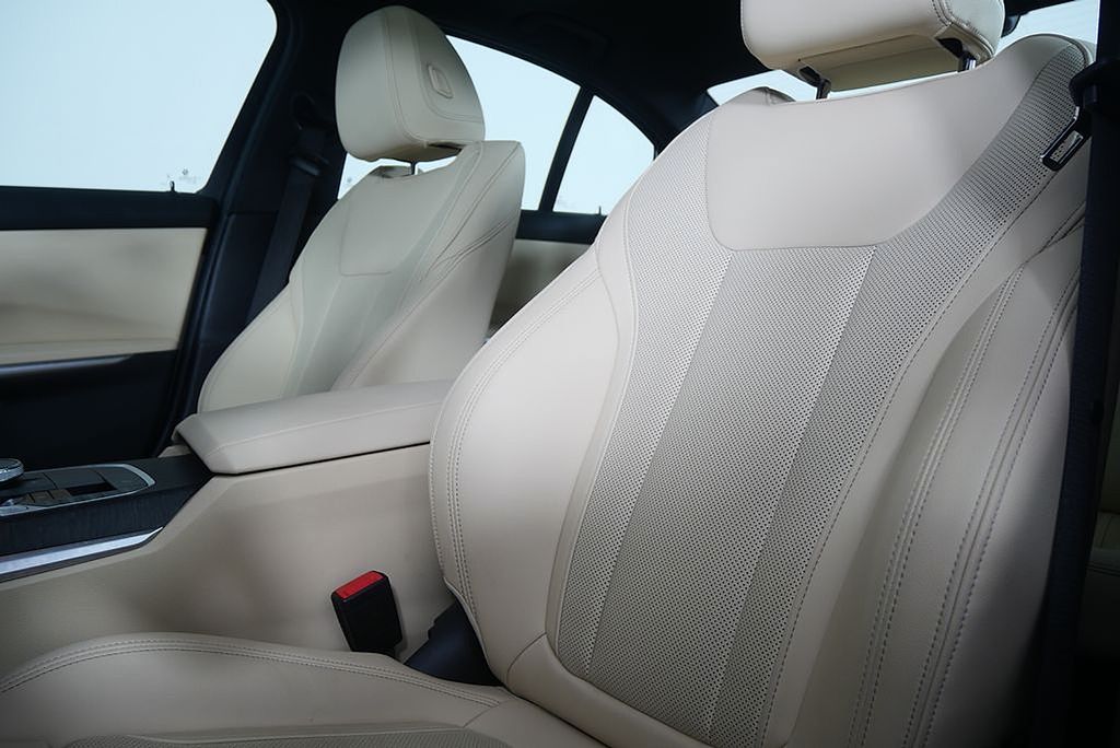 Thumbnail: 2024 BMW 3 Series - 11