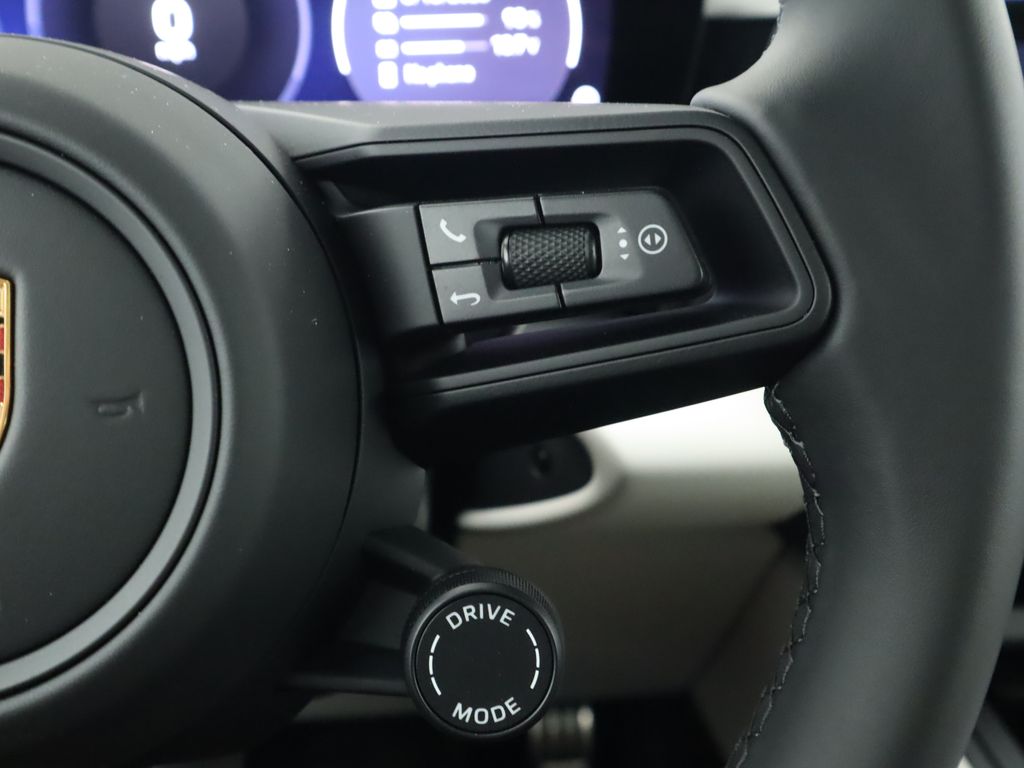 Thumbnail: 2025 Porsche Macan - 15