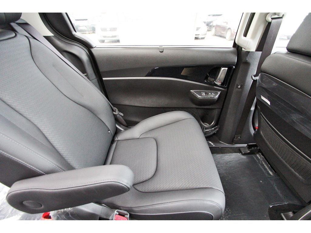 New 2026 Kia Carnival MPV Hybrid Van