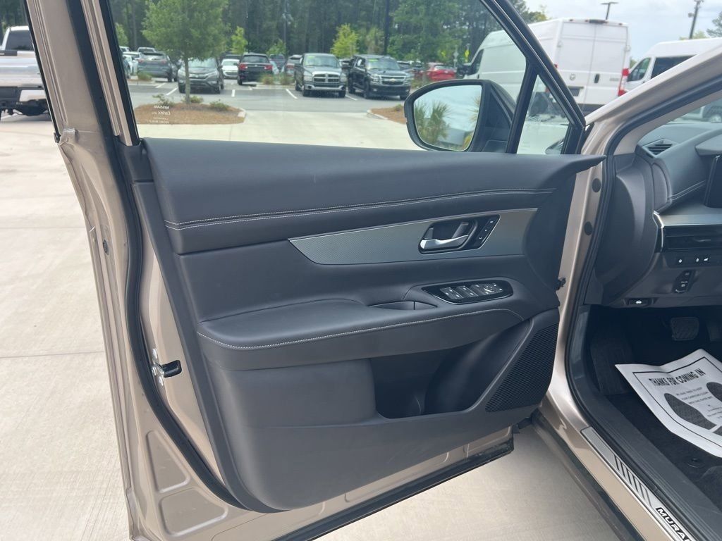 2025 Champagne Silver Metallic Nissan Murano SL AWD SUV