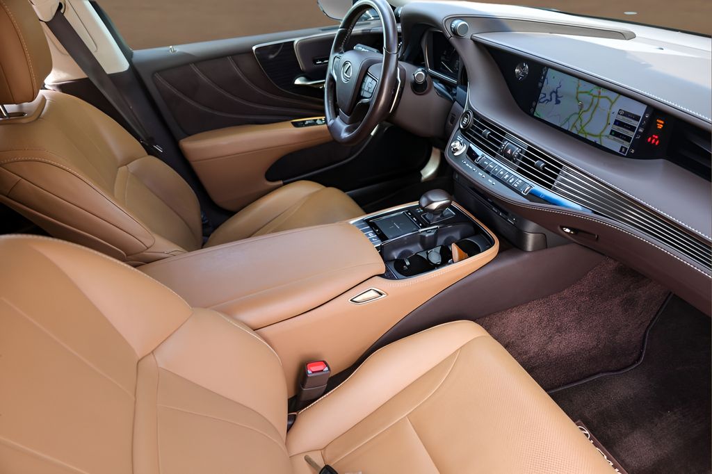 Used 2018 Silver Lexus 500 Base image 28