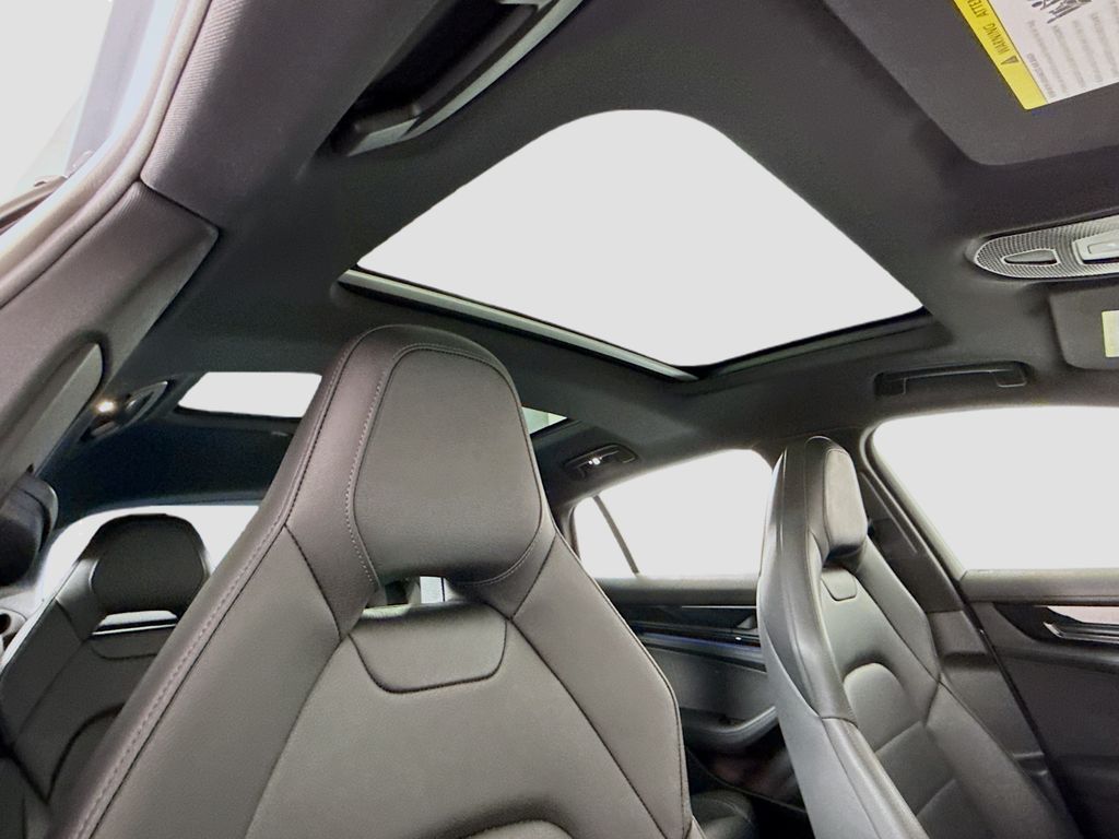 Thumbnail: 2025 Porsche Panamera - 19