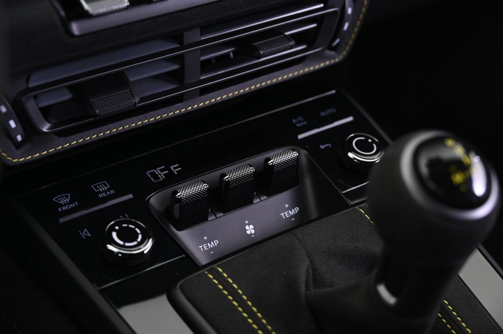 Thumbnail: 2024 Porsche 911 - 30