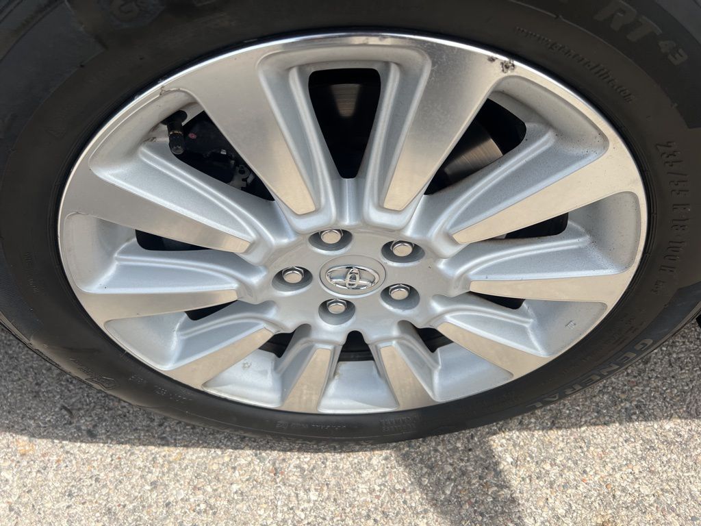 2014 Toyota Sienna XLE 7-Passenger Auto Access Se photo