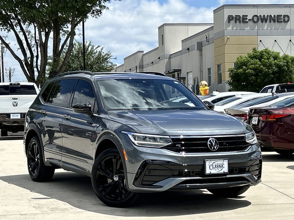 Platinum Gray Metallic 2024 Volkswagen Tiguan SE R-Line Black FWD SUV / Crossover Front-Wheel Drive 8-Speed Automatic