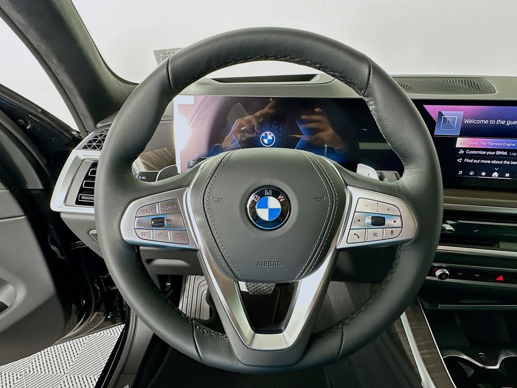 Thumbnail: 2026 BMW X7 - 10