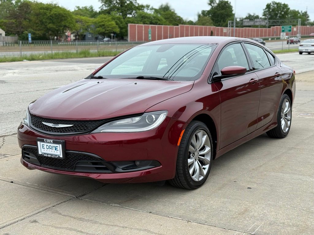 2016 Chrysler 200 S's photo