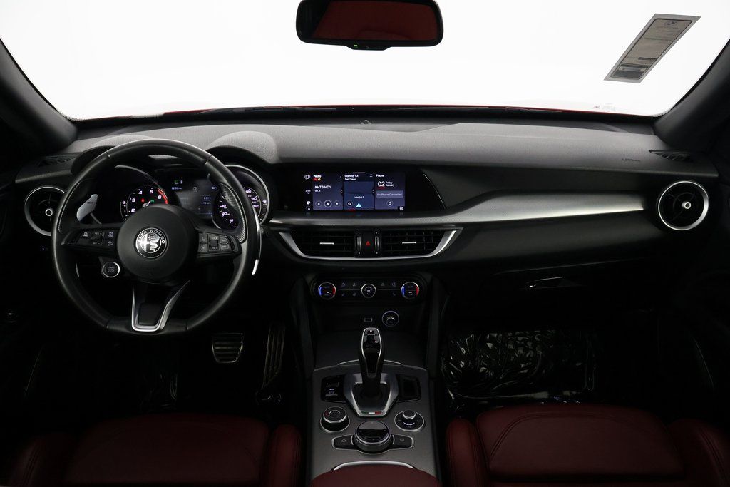 Thumbnail: 2022 Alfa Romeo Stelvio - 8