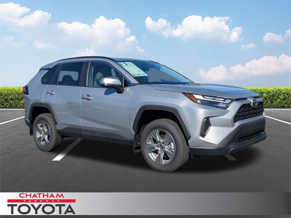 2025 Toyota RAV4 XLE's photo