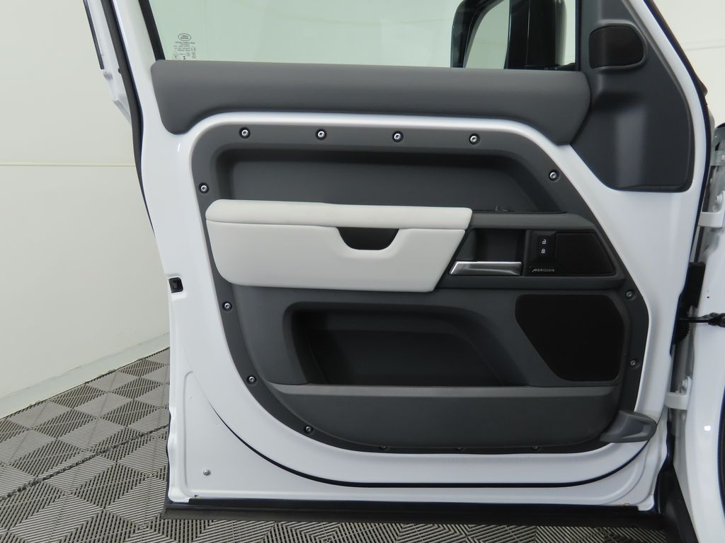 Thumbnail: 2025 Land Rover Defender - 26