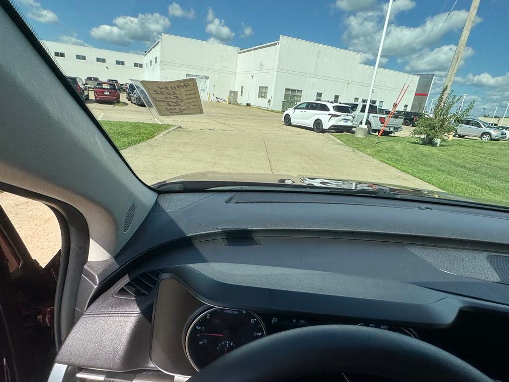 Used 2022 Kia Carnival Van