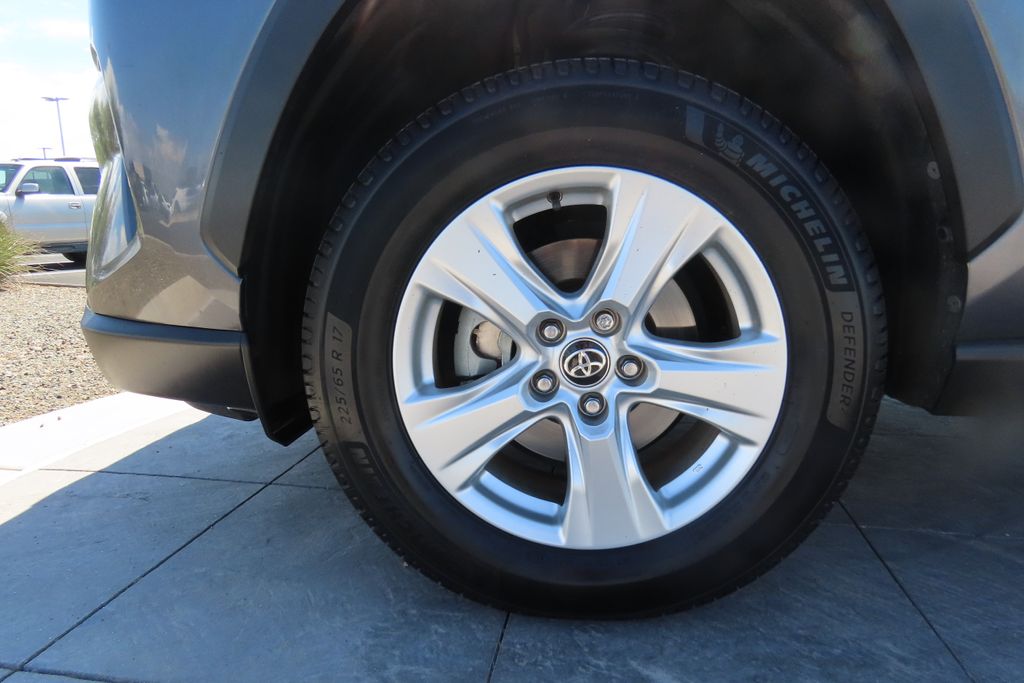 Thumbnail: 2021 Toyota RAV4 - 31