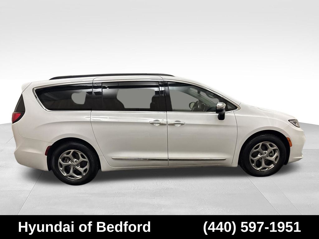 2023 Chrysler Pacifica Limited - Image 4