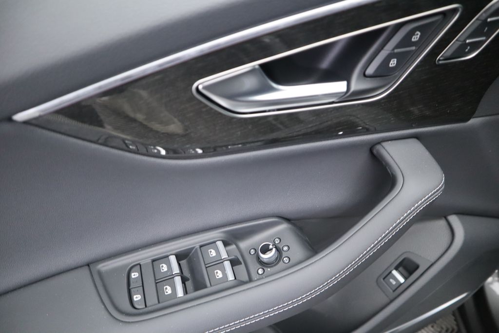 2025 Audi Q7  25