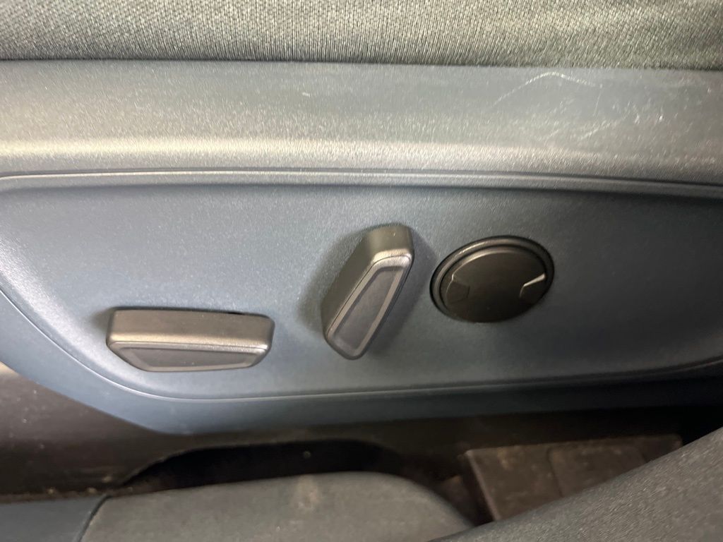 Used 2022 Blue Ford XLT image 17