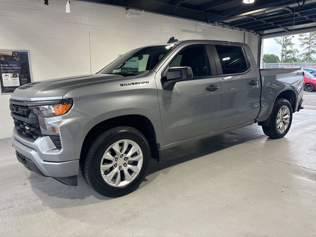 2023 Chevrolet Silverado 1500 Custom 4X4 Crew Cab Short Box's photo