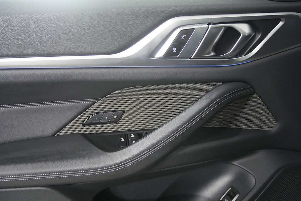 Thumbnail: 2025 BMW i4 - 9