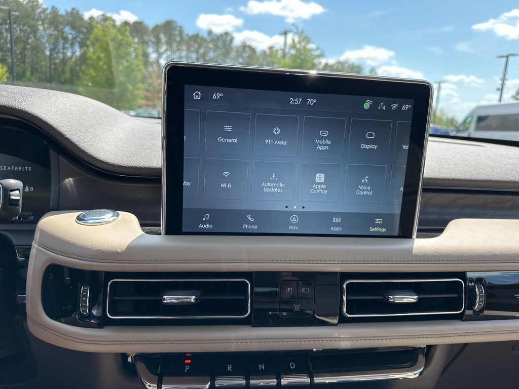 2021 Pristine White Lincoln Aviator Reserve AWD SUV