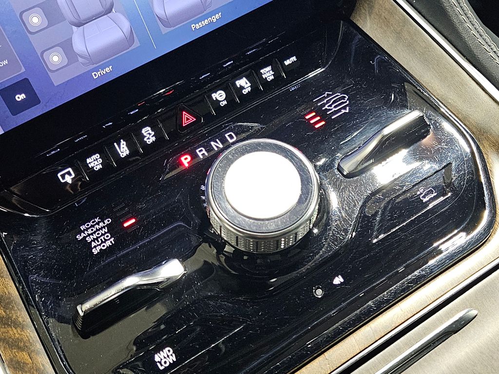 Used 2023 White Jeep Base image 32