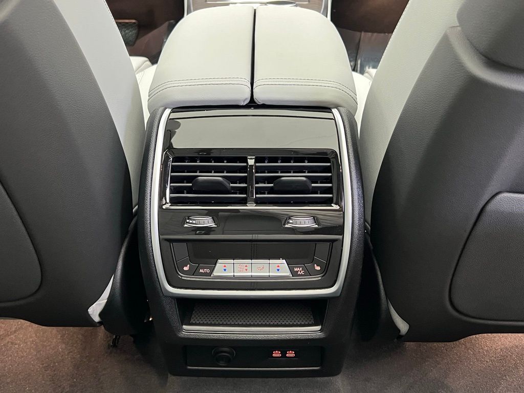 Thumbnail: 2026 BMW X5 - 9