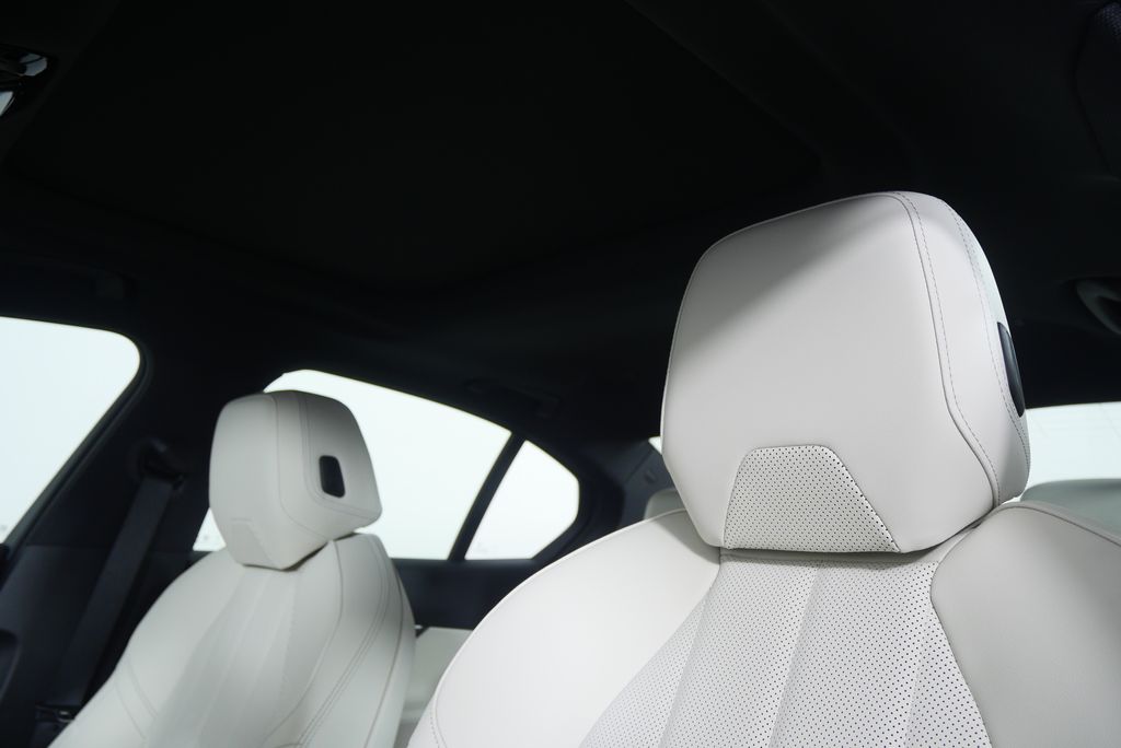 Thumbnail: 2026 BMW 5 Series - 12