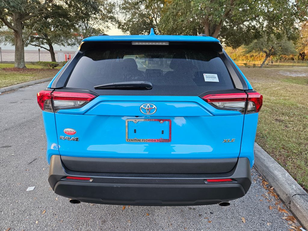 2021 Toyota RAV4 XLE 4