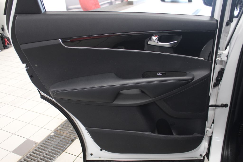 Thumbnail: 2019 Kia Sorento - 23