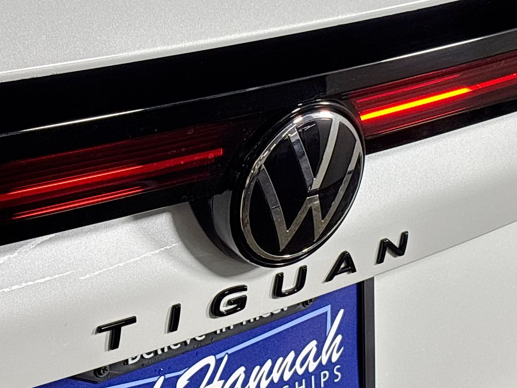 2025 Volkswagen Tiguan 2.0T SE R-Line Black