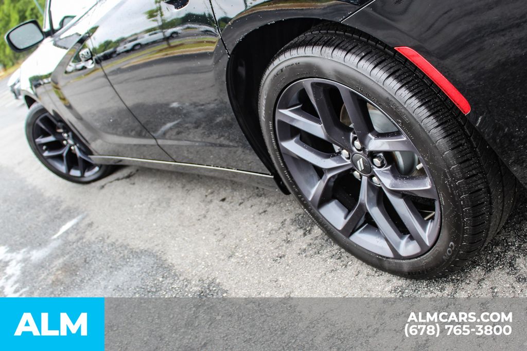 Used 2023 Black Dodge SXT image 15