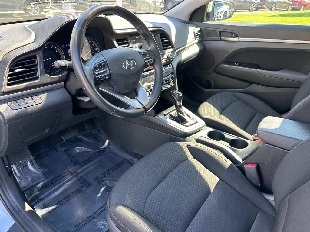 Thumbnail: 2019 Hyundai Elantra - 32