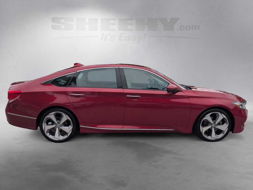 Used 2018 Red Honda Touring image 10