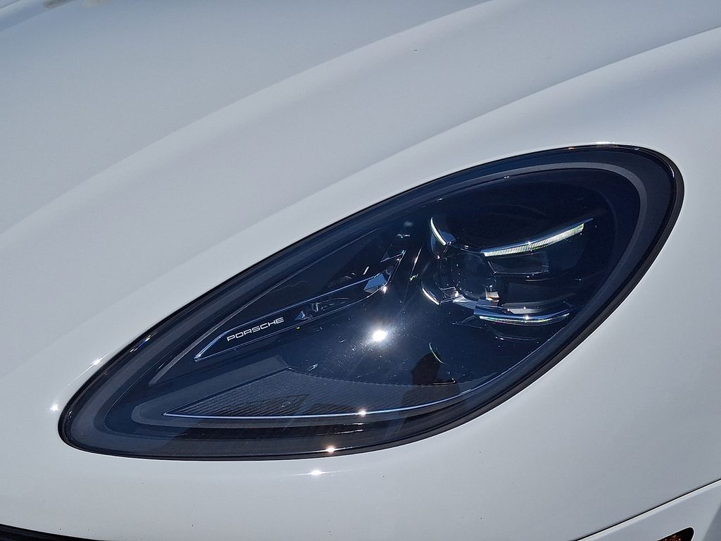 Thumbnail: 2023 Porsche Macan - 11