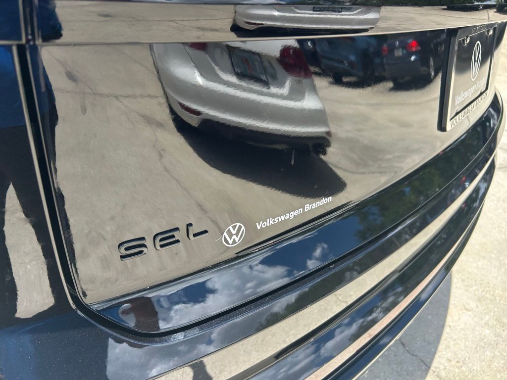 New 2026 Deep Black Volkswagen 2.0T SEL R-Line Black image 30