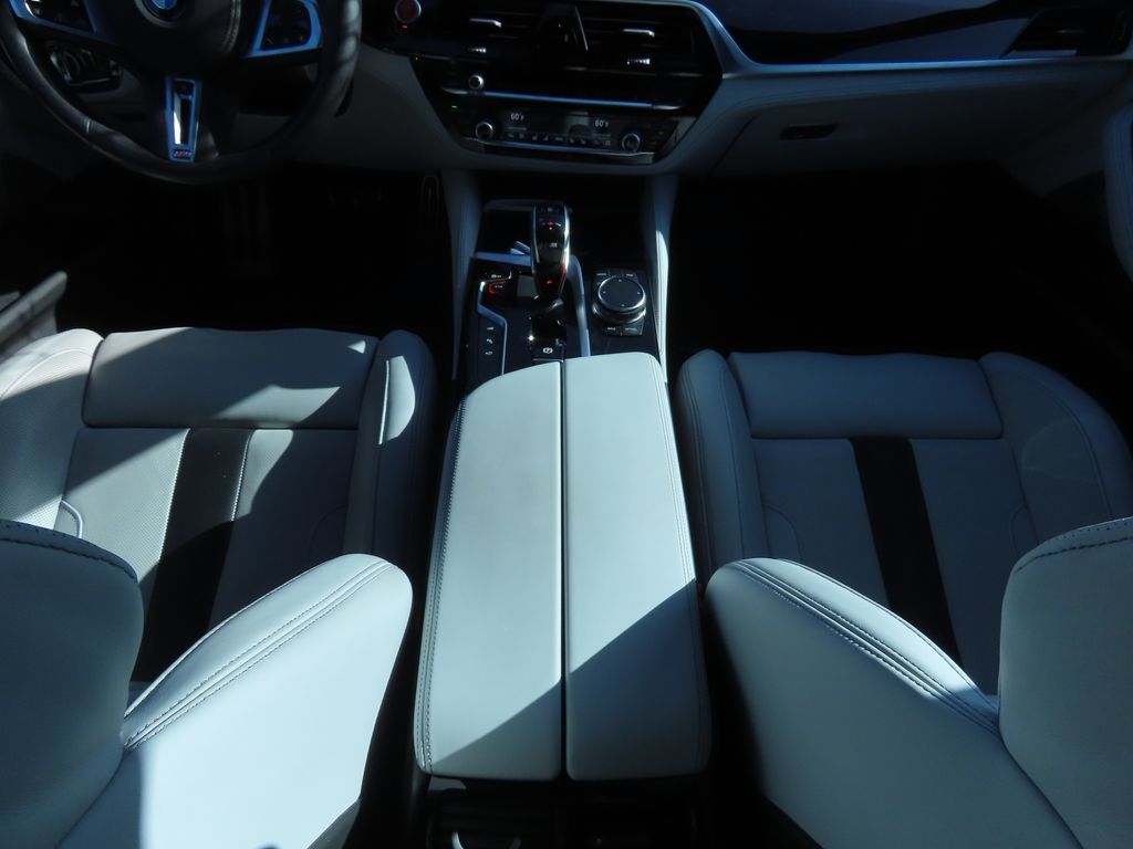 Thumbnail: 2023 BMW M5 - 9