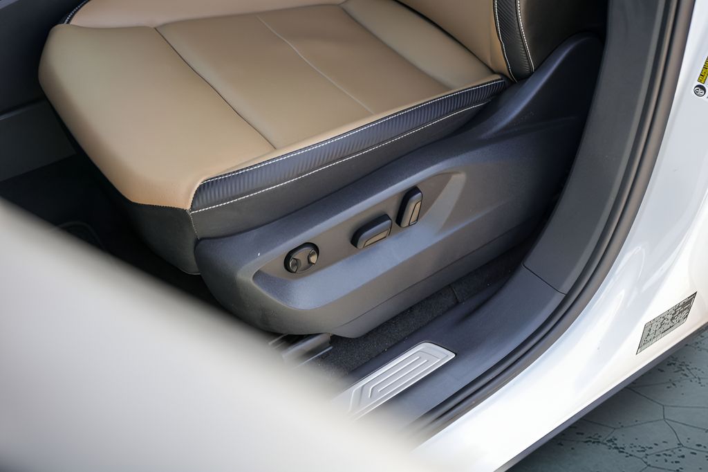 Used Car 2023 Volkswagen Atlas Cross Sport  2.0t Se W/technology For Sale Under $30,000 In Austin, Texas