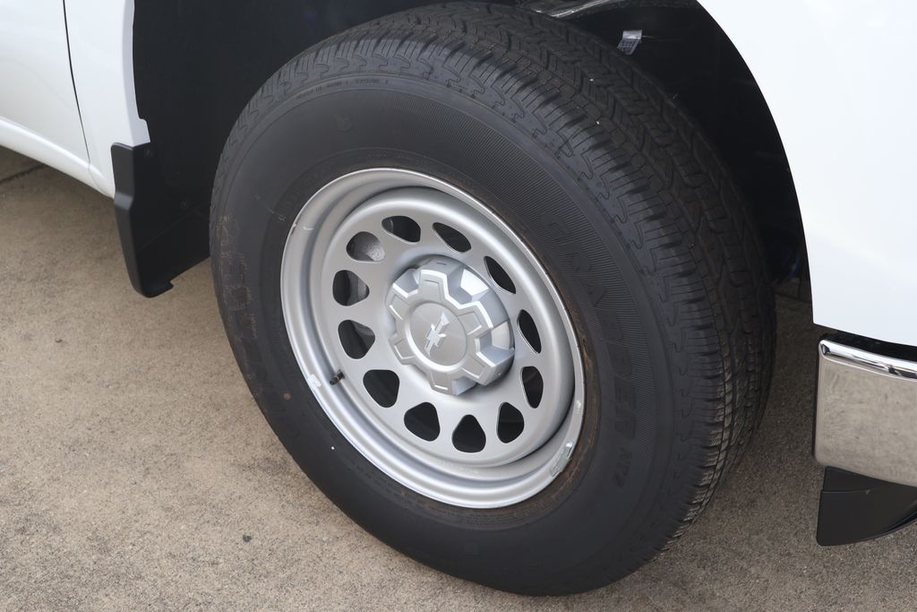 Thumbnail: 2026 Chevrolet Silverado 1500 - 9