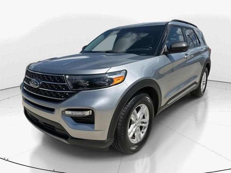 2024 Silver Metallic Ford Explorer XLT RWD SUV