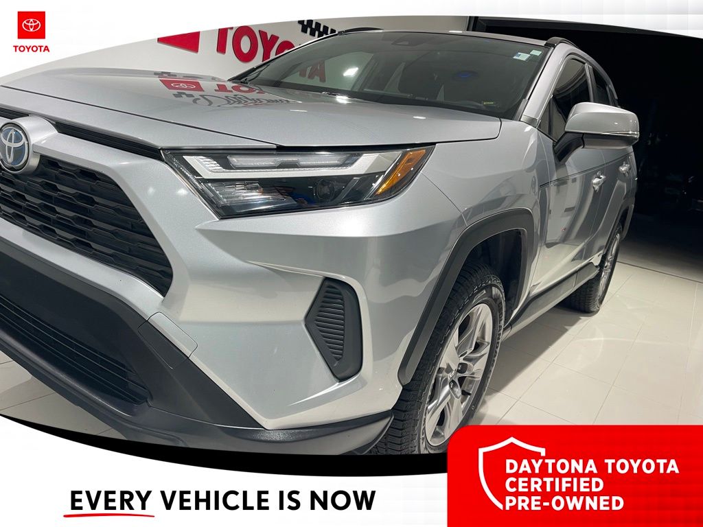 2022 Toyota RAV4 XLE - Photo 12