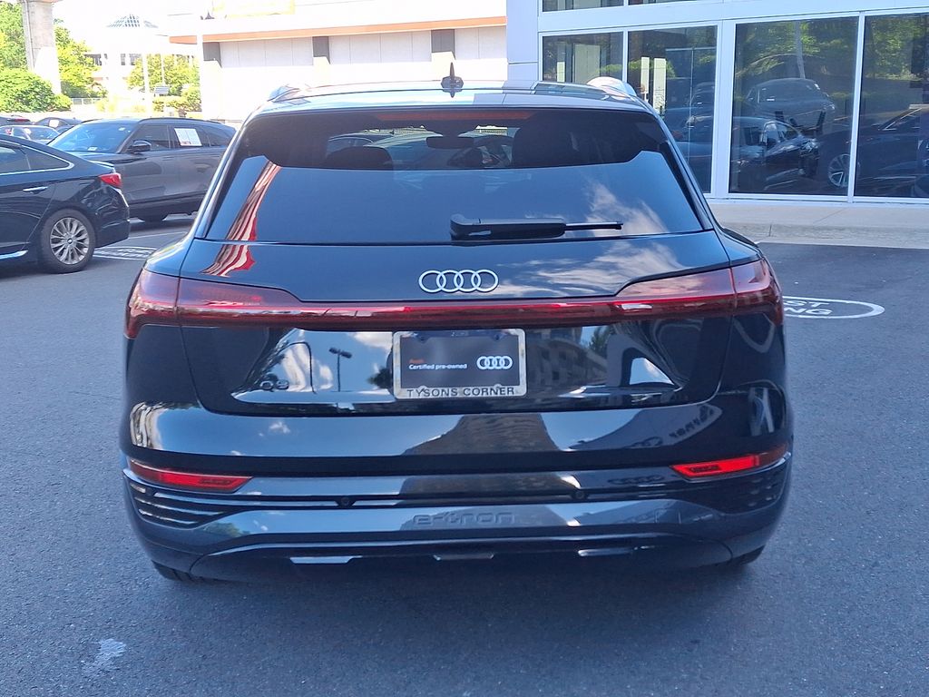 Thumbnail: 2024 Audi Q8 e-tron - 4
