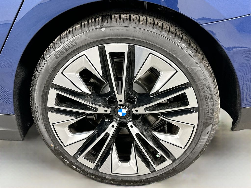 Thumbnail: 2026 BMW 5 Series - 23