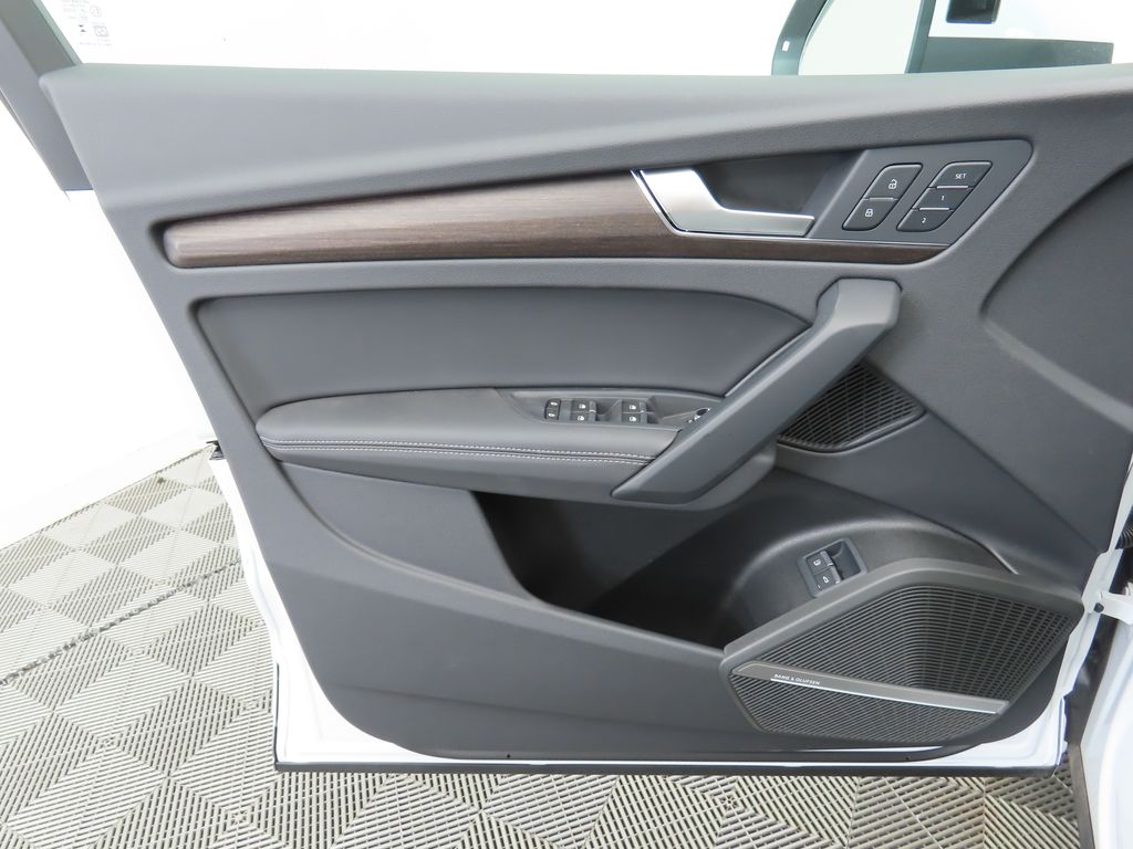 2025 Audi Q5  24