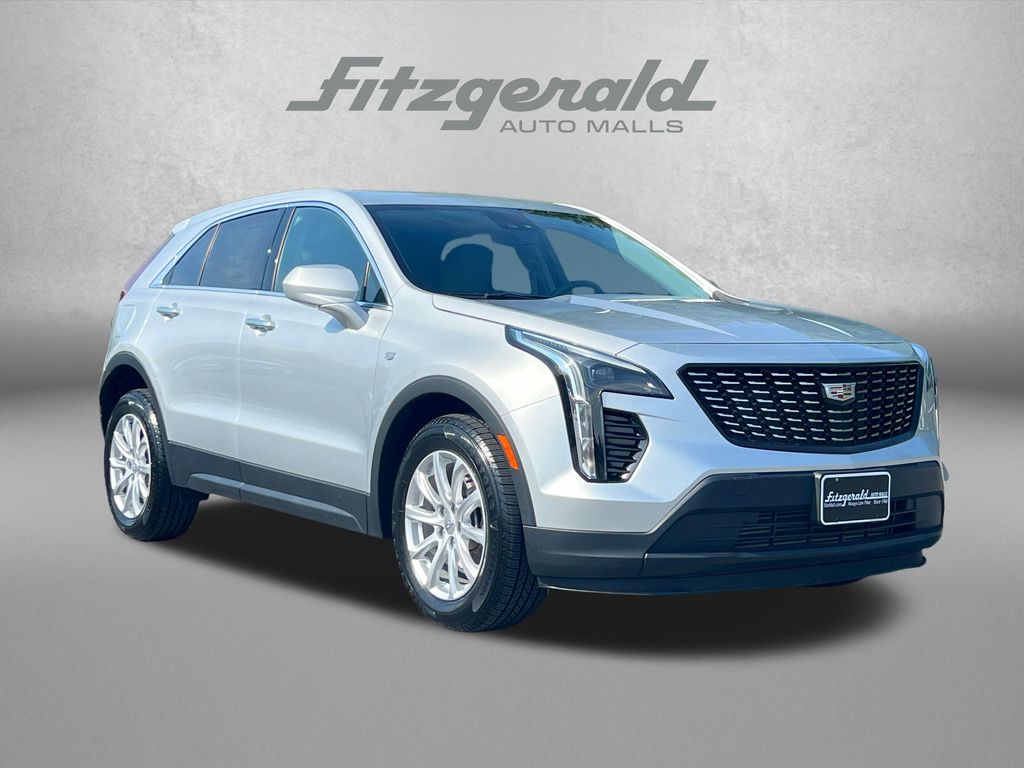 Radiant Silver Metallic 2021 Cadillac XT4 Luxury AWD SUV / Crossover Four-Wheel Drive 9-Speed Automatic