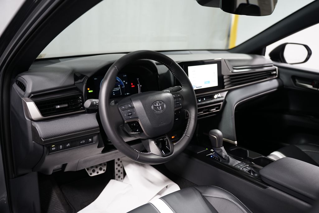 2025 Toyota Camry SE 11