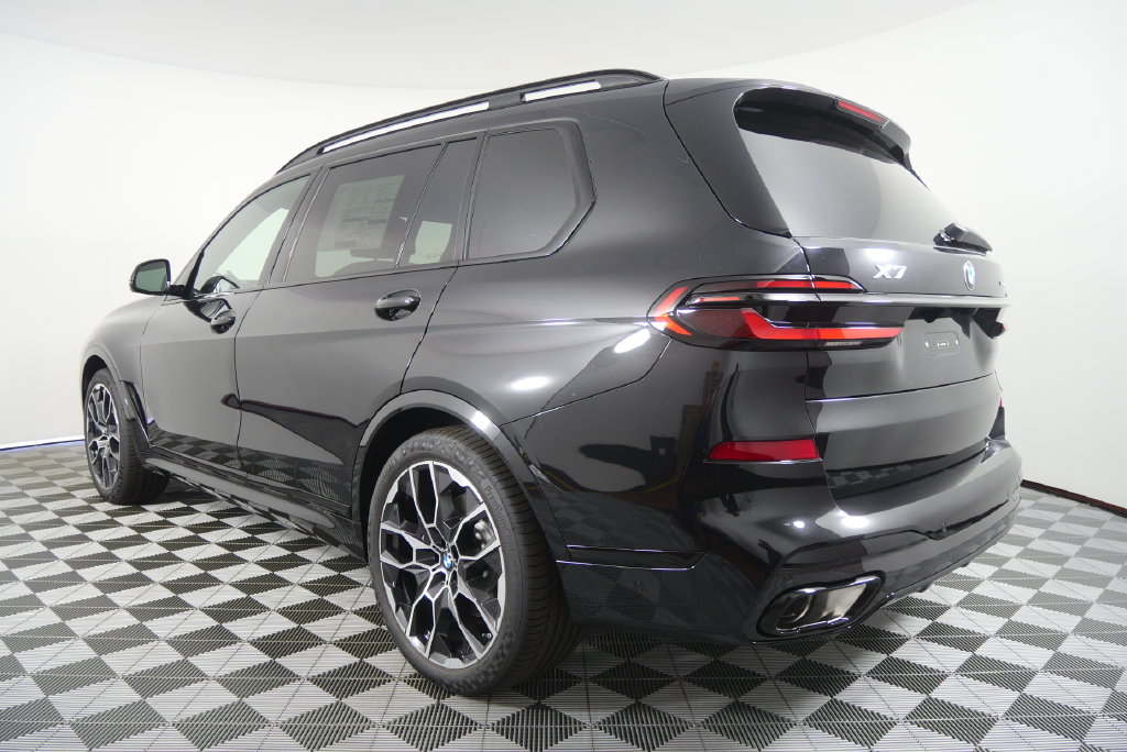 Thumbnail: 2027 BMW X7 - 3