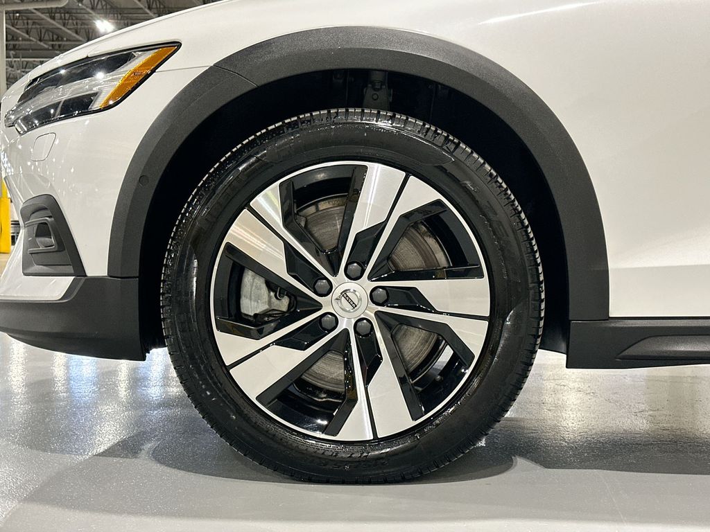 Thumbnail: 2022 Volvo S60 - 5